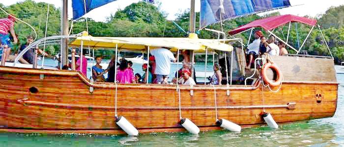 ile aux cerfs en bateau pirate